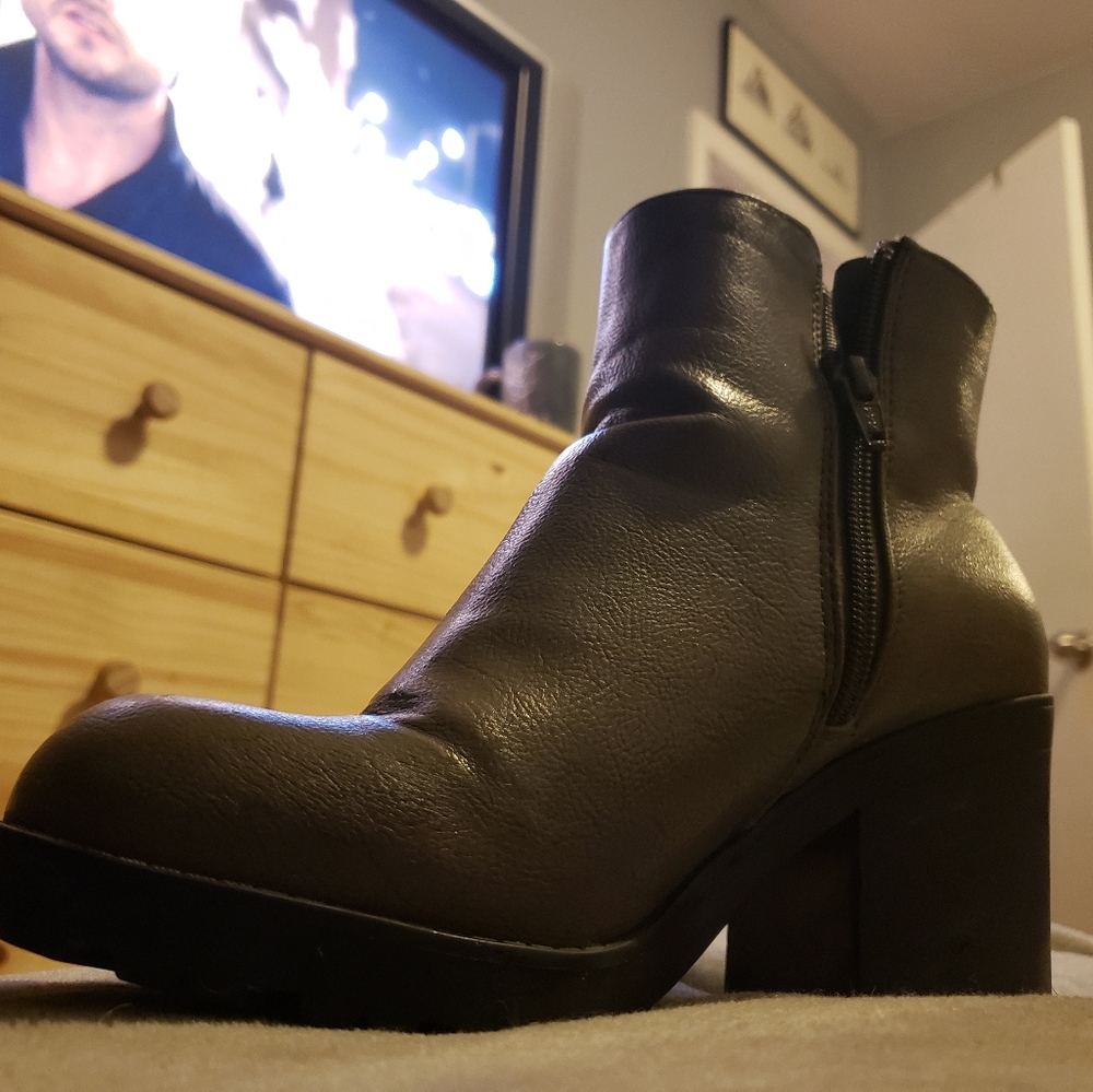 Chunky forest green heels